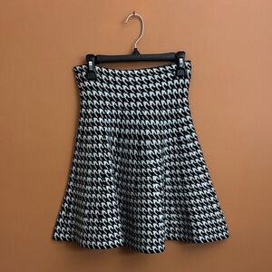 Chic Houndstooth Skater Skirt